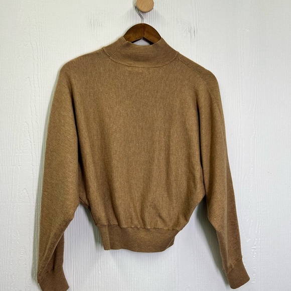 H&M - Tan Mock Neck Bat Wing Long Sleeve Lightweight Comfortable Sweater SZ XS - Picture 10 of 11